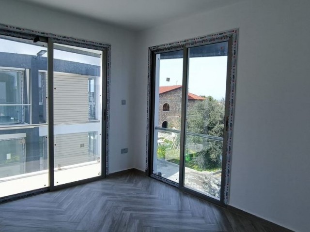 SIFFIR WOHNUNG AUF DEM GELÄNDE MIT POOL LLOGARA APARTMENT MIT PRIVATER TERRASSE. ** 