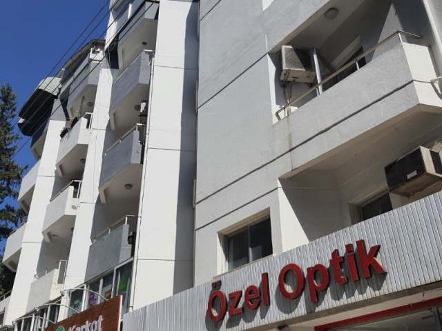 Lefkoşa'nın en işlek caddesinde Kiralık Ofis olabilecek 200m2 daire