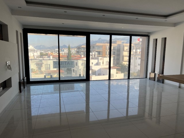 Flat For Sale in Yukarı Girne, Kyrenia