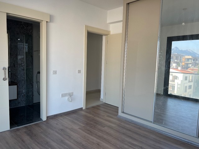 Girne merkezde yeni yapılmış satılık 2+1 daireler 