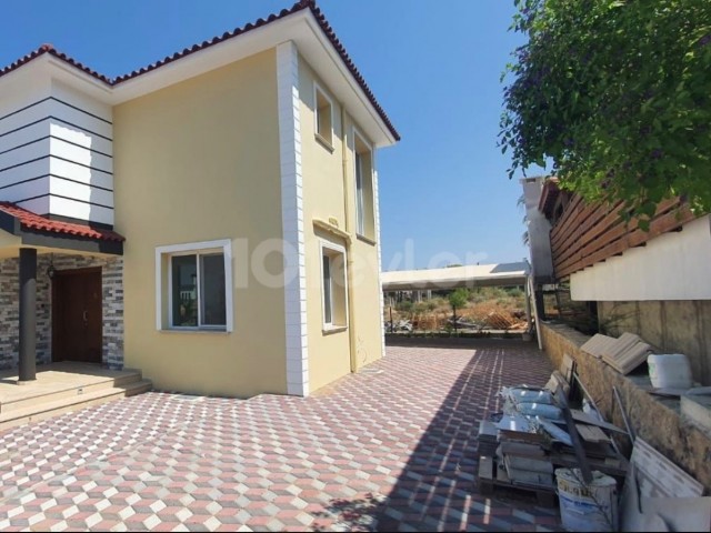 Wunderschöne, hochwertige, gepflegte Villa mit 4 Schlafzimmern in Çatalköy, Girne