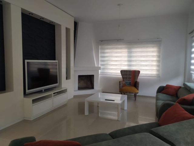 Girne Alsancak Satılık 4+1 Villa