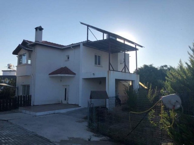 Girne Alsancak Satılık 4+1 Villa