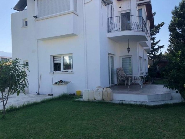 Girne Alsancak Satılık 4+1 Villa