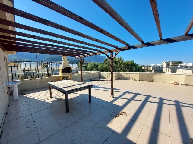 3+1 flat with private terrace for sale in Kyrenia Alsancak