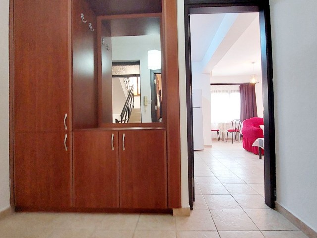 آپارتمان 1+1 در مجتمعی با استخر در دوغانکوی، گیرنه