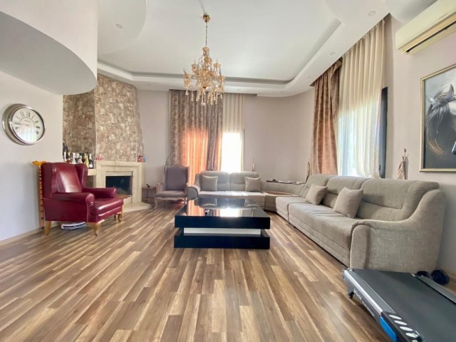 Girne Karaoğlanoğlu Satılık 4+1 Villa 