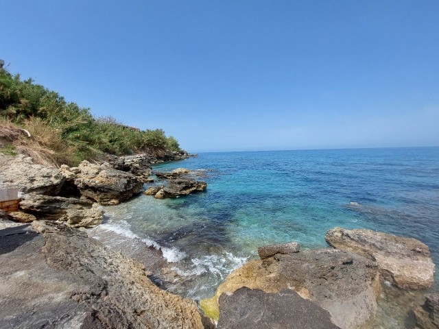 LAND 100 m from the sea for sale in Kyrenia Alsancak, 553 M2