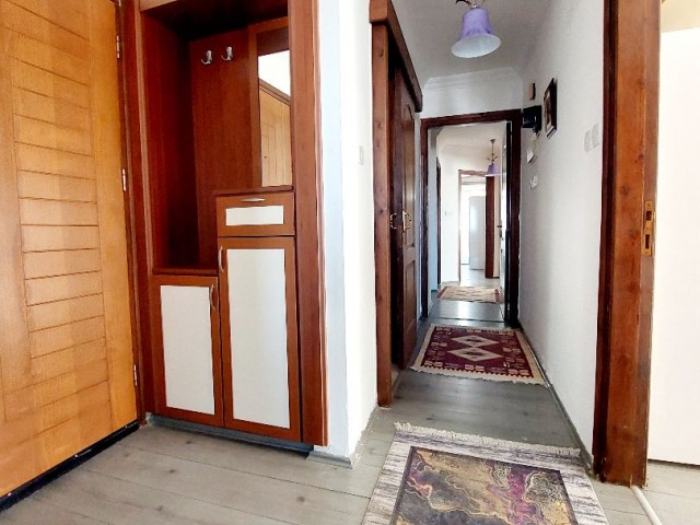 Girne merkezde  Patara sitesinde satılık 4+1 penthouse