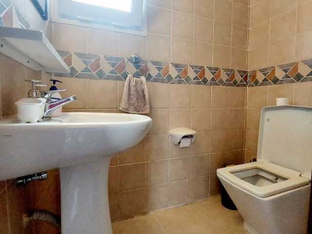 Girne merkezde  Patara sitesinde satılık 4+1 penthouse