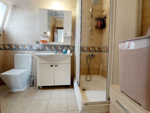 Girne merkezde  Patara sitesinde satılık 4+1 penthouse