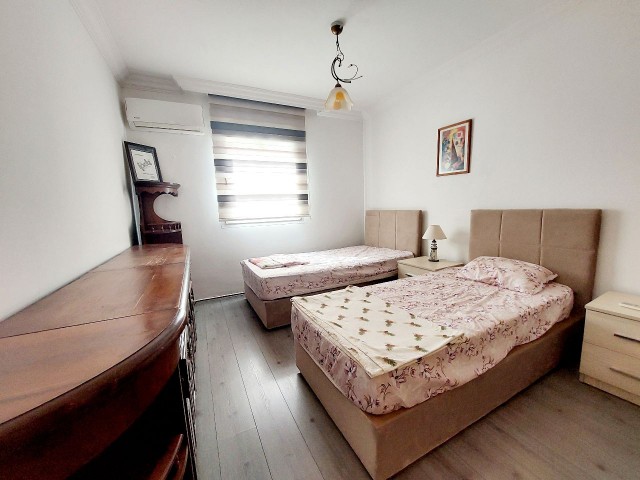 Girne merkezde  Patara sitesinde satılık 4+1 penthouse