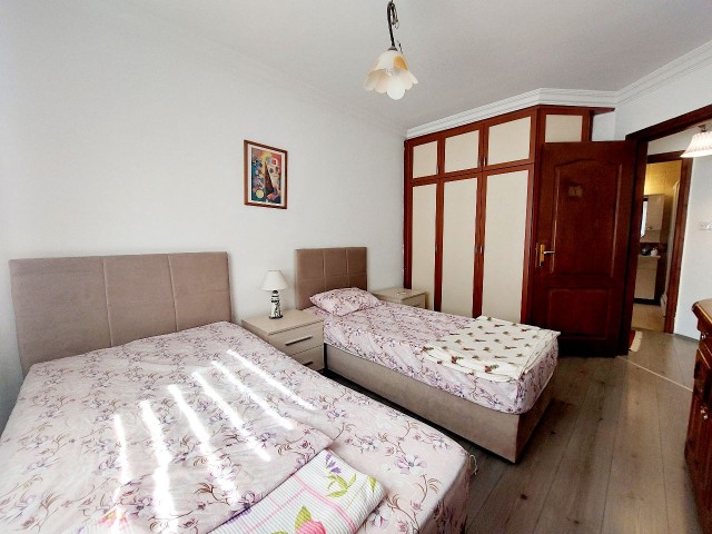 Girne merkezde  Patara sitesinde satılık 4+1 penthouse