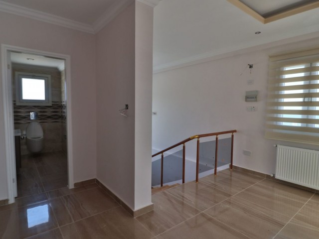 Esentepe, villa 850m2, 3+2, 360000stg ** 