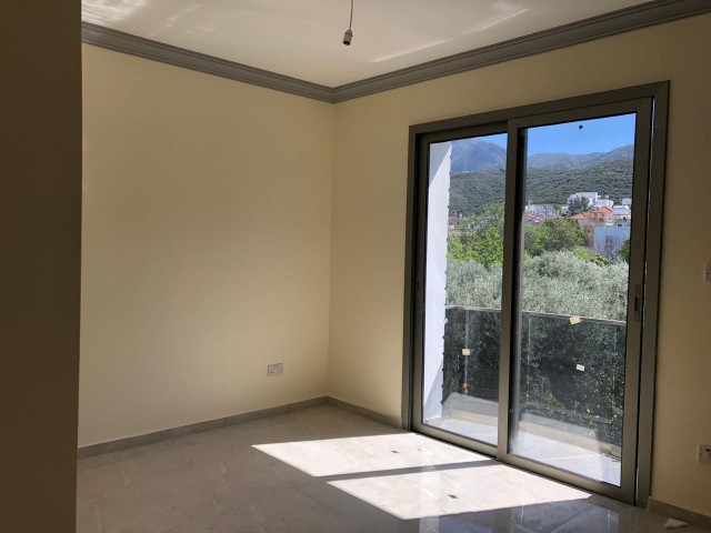 90 meter double bedroom unit in Alsancak, Girne ** 