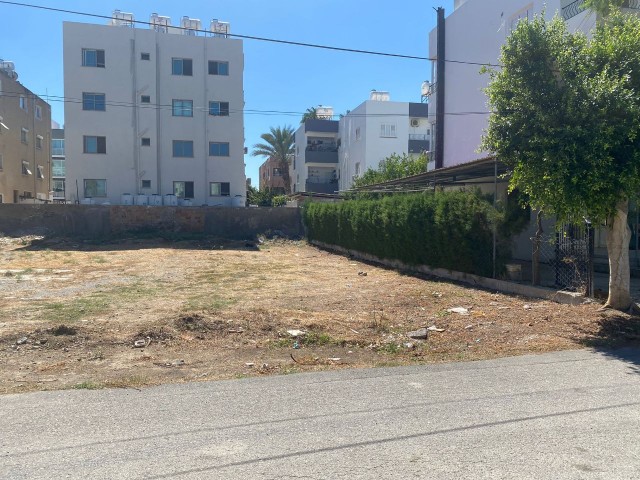 Nikosia K.Kaymaklida 12 Stück 85m2 2+1 Etage Eigentumsurkunden bereit, Baugenehmigung bezahlt sofort mit dem Bau beginnen sehr zentrale Lage Grundstück ** 