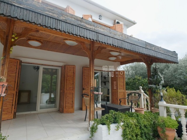 3+1 villa for renovation by the sea in Zeytinlik