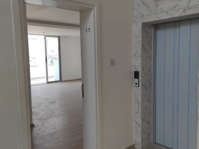 GROSSES GERÄUMIGES LUXURIÖSES 2+1 PENTHOUSE IN GÖNYELI MIT HERRLICHEM BLICK ZU VERKAUFEN