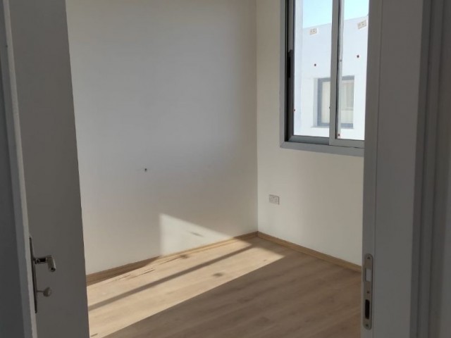 GROSSES GERÄUMIGES LUXURIÖSES 2+1 PENTHOUSE IN GÖNYELI MIT HERRLICHEM BLICK ZU VERKAUFEN