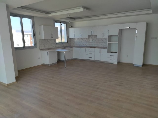 GROSSES GERÄUMIGES LUXURIÖSES 2+1 PENTHOUSE IN GÖNYELI MIT HERRLICHEM BLICK ZU VERKAUFEN