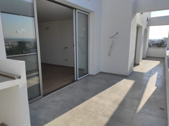 GROSSES GERÄUMIGES LUXURIÖSES 2+1 PENTHOUSE IN GÖNYELI MIT HERRLICHEM BLICK ZU VERKAUFEN