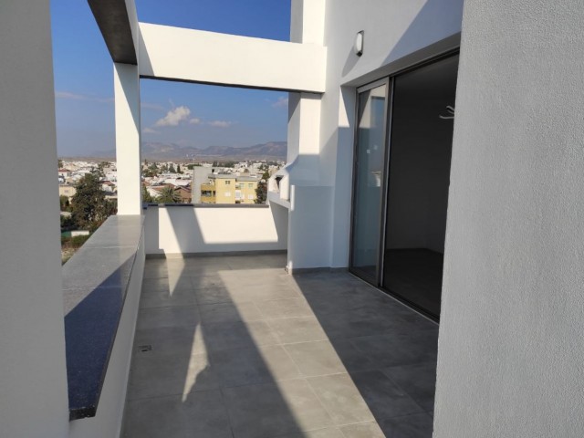 GROSSES GERÄUMIGES LUXURIÖSES 2+1 PENTHOUSE IN GÖNYELI MIT HERRLICHEM BLICK ZU VERKAUFEN