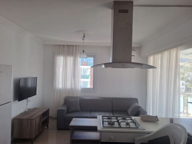 2+1 PENTHOUSE ZU VERMIETEN IM KYRENIA CENTER