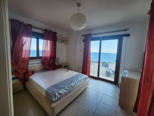 3+1 flat for rent in a site with a swimming pool by the sea