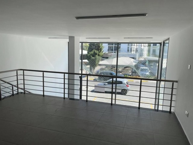 Girne merkez de yeni modern kiralik  dükkan(64 m2 Zemin+ 32 m2 Sende)