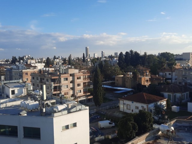 2+1 Wohnung zur Tagesmiete in Nikosia Dereboyu