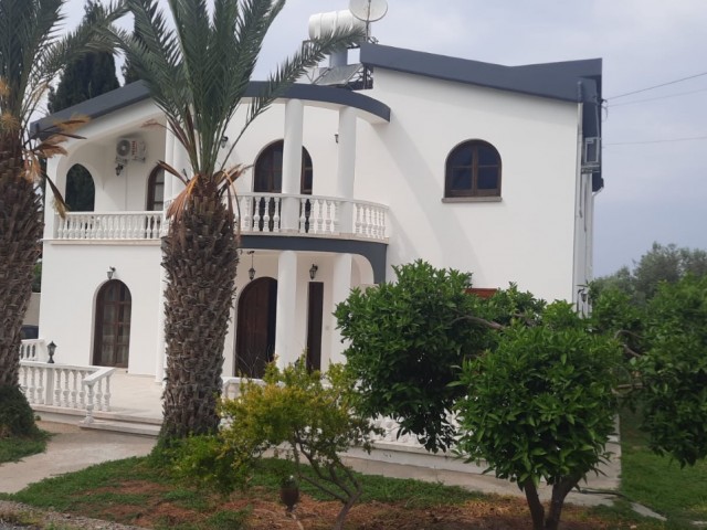 Villa with Pool for Daily Rental in Kyrenia