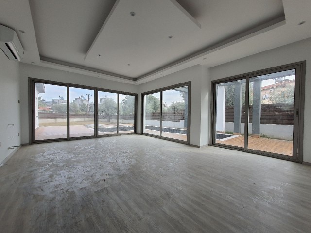 Ozanköy'de Yeni 4+1 Havuzlu, 240m2 Her Oda EnSuit Villa