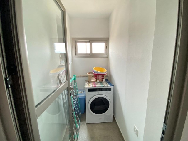 GİRNE MERKEZDE DENİZ MANZARALI DUBLEKS FULL EŞYALI 3+1 PENTHOUSE 