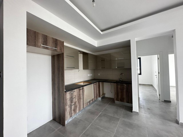 NEWLY COMPLETED 2+1 APARTMENT WITH COMMERCIAL PERMIT IN THE CENTER OF GUINEA, TITLE DEED READY