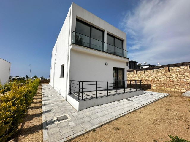 4+1 VILLA IN EINEM NEUEN FERTIGGESTELLTEN KOMPLEX IN KYRENIA ÇATALKÖY, TOLLE LAGE