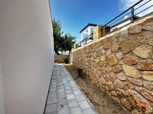 4+1 VILLA IN EINEM NEUEN FERTIGGESTELLTEN KOMPLEX IN KYRENIA ÇATALKÖY, TOLLE LAGE