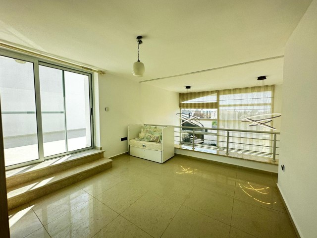 MAINTAINED PENTHOUSE FLAT IN WATERGARDEN IN KYRENIA DOĞANKÖY