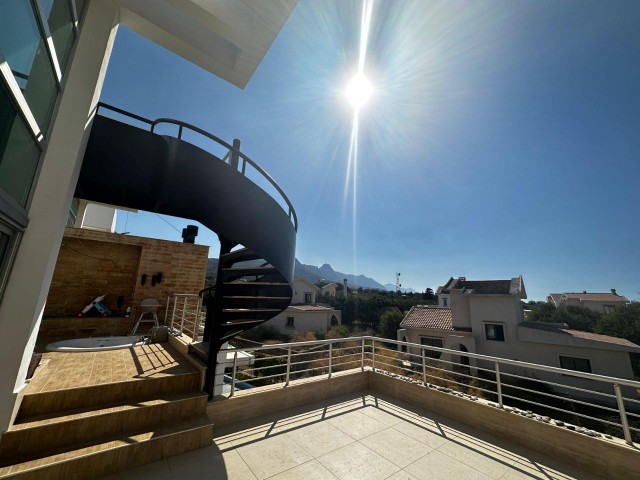 MAINTAINED PENTHOUSE FLAT IN WATERGARDEN IN KYRENIA DOĞANKÖY