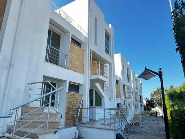 GEPFLEGTE PENTHOUSE-WOHNUNG IM WATERGARDEN IN KYRENIA DOĞANKÖY