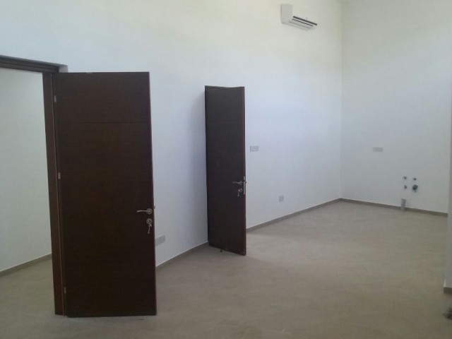 1.000m2 COMPLETE COMMERCIAL BUILDING IN NICOSIA