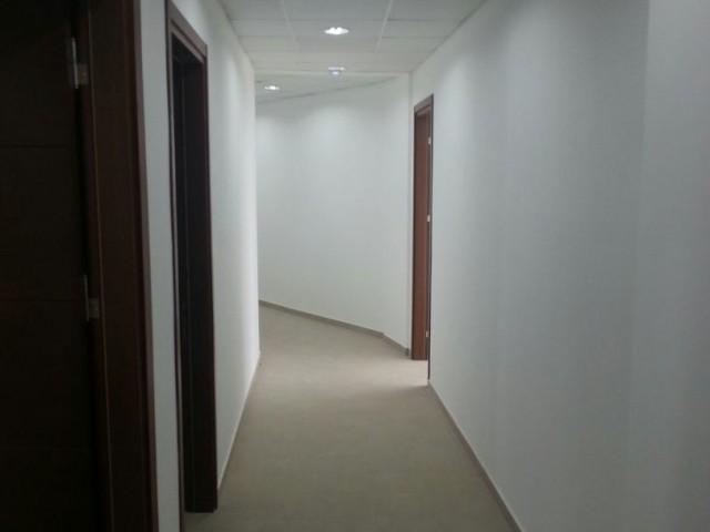 1.000m2 COMPLETE COMMERCIAL BUILDING IN NICOSIA