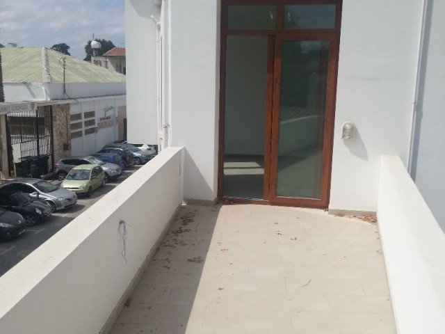 1.000m2 COMPLETE COMMERCIAL BUILDING IN NICOSIA