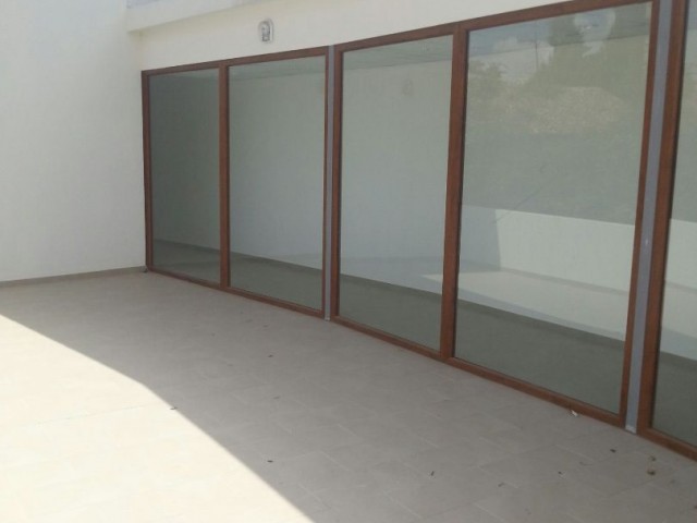 1.000m2 COMPLETE COMMERCIAL BUILDING IN NICOSIA