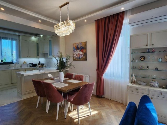 Luxuriöse 4+1-Villa zum Verkauf in Alsancak