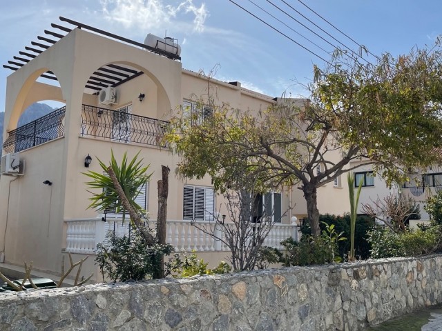 Girne Edremit'de 4 yatak odalı villa