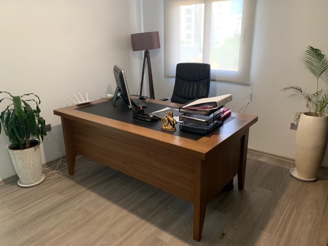 Girne'de çok amaçlı modern dükkan/ofis