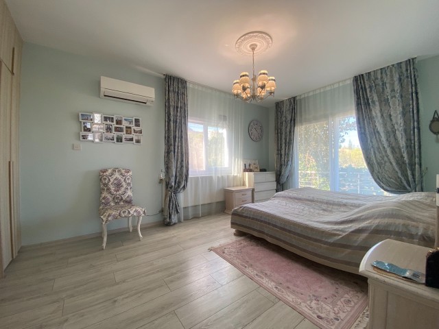 Edremit'de 4 yatak odalı, deniz ve dağ manzaralı, geniş bahçeli villa