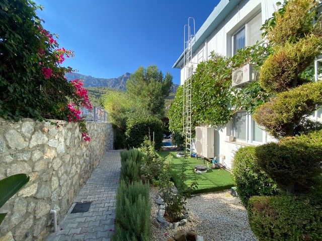 We are offering a 4-bedroom private villa in the popular village of Edremit Kyrenia.