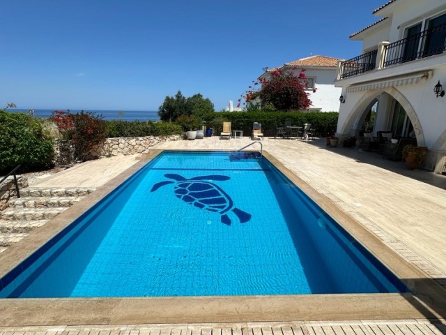 Sea front 4 bedroom villa in Esentepe