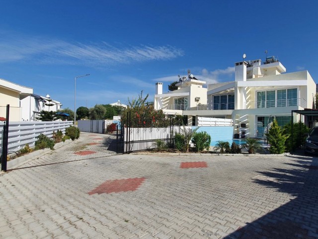 Semi-detached Villa for sale with private pool in Alsancak near necat british school